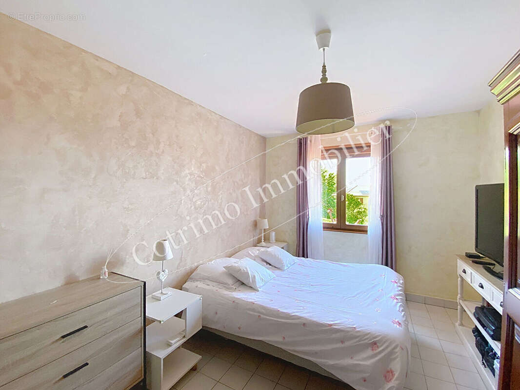 Genas maison 143m² +garage Dble+piscine+ Terrrain 857m² - photo 9