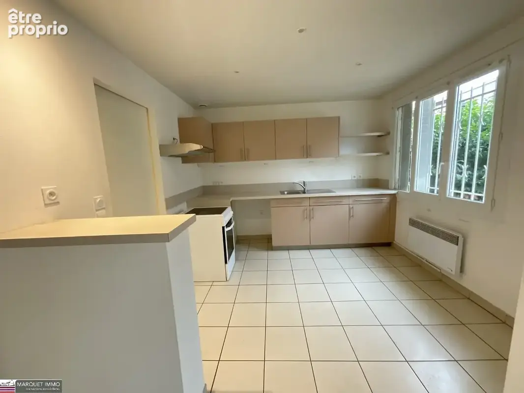 Une opportunité rare sur Béziers - Font-Neuve !!! Cette agréable villa T3 de plain-pied offrant 60 m² habitables, construite en  - photo 3