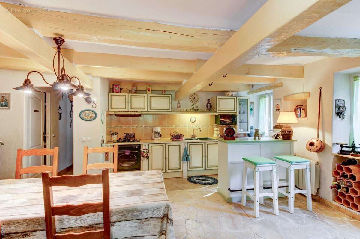 Appartement à ROQUESTERON