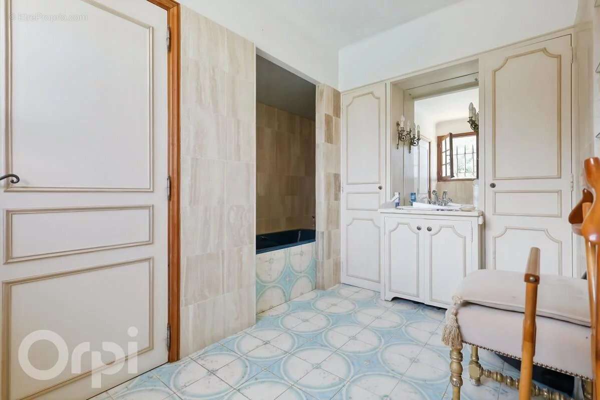 Maison à ROQUEFORT-LES-PINS