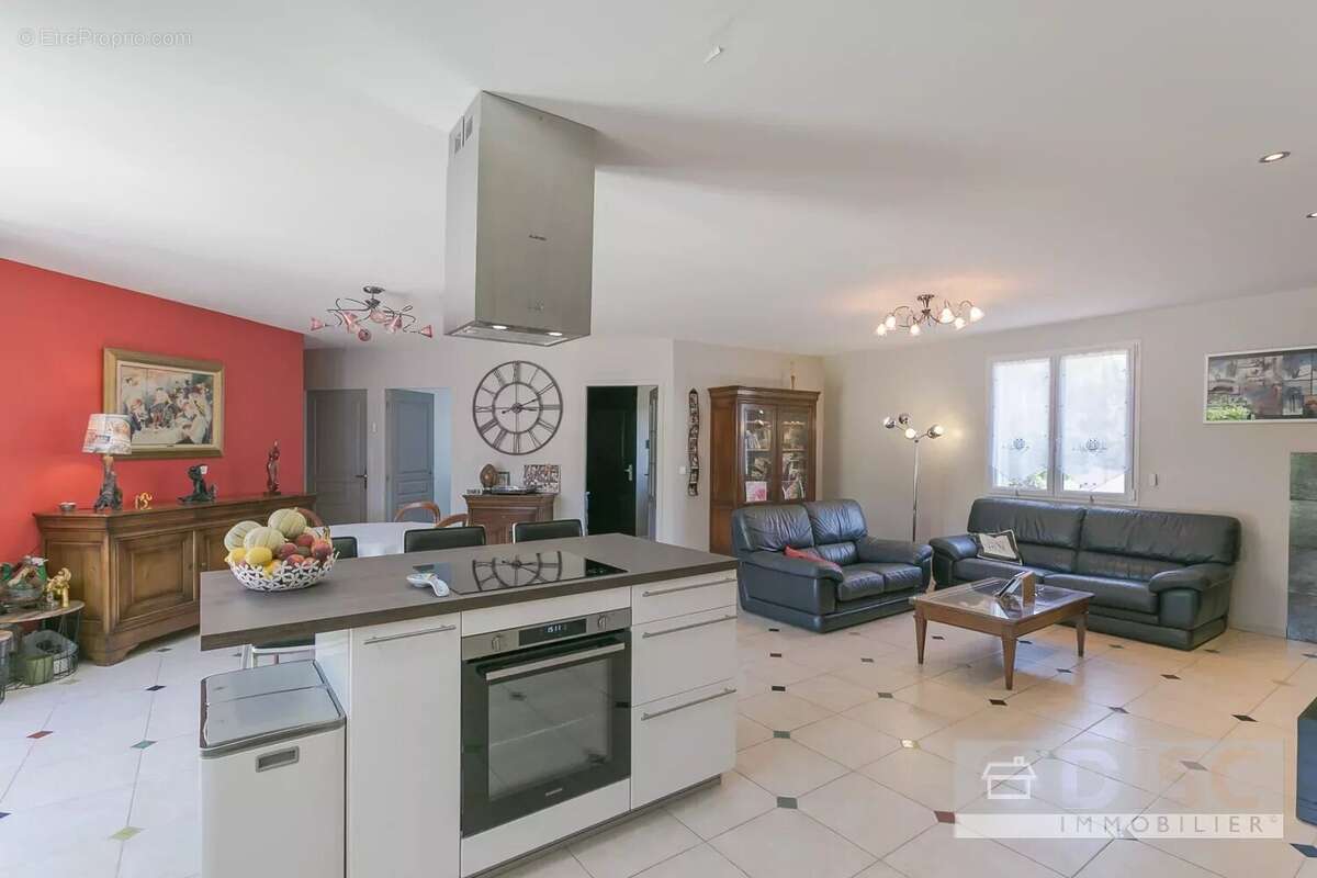 Belle maison de plain-pied avec jardin et garage sur hauteurs de Laguepie. - photo 7