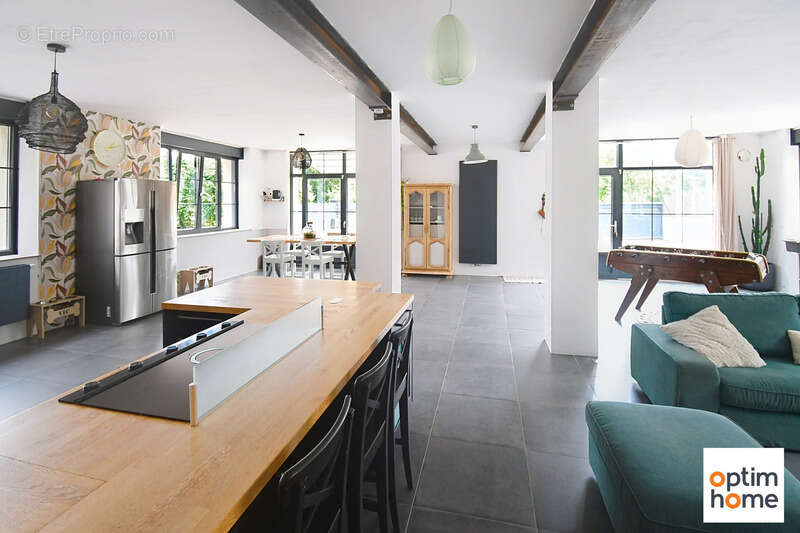 Une propriété de caractère de 325 m² sur plus de 35 ares, avec piscine et 11 garages ! - photo 6