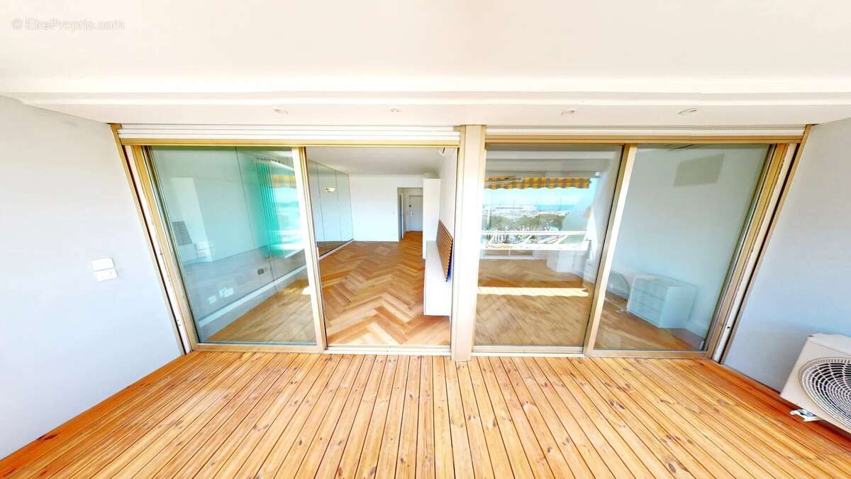 Appartement à VILLENEUVE-LOUBET