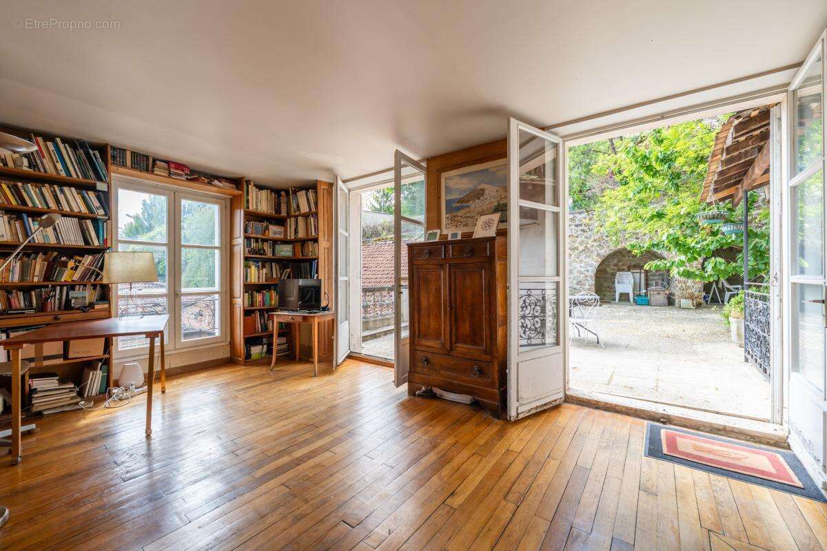 Maison à VILLE-D'AVRAY