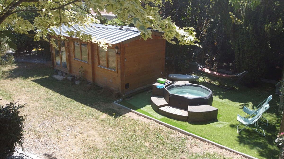 Argentré-Du-Plessis, maison en pierres rénovée de 166 m2 sur 1 755 m² de terrain - photo 3