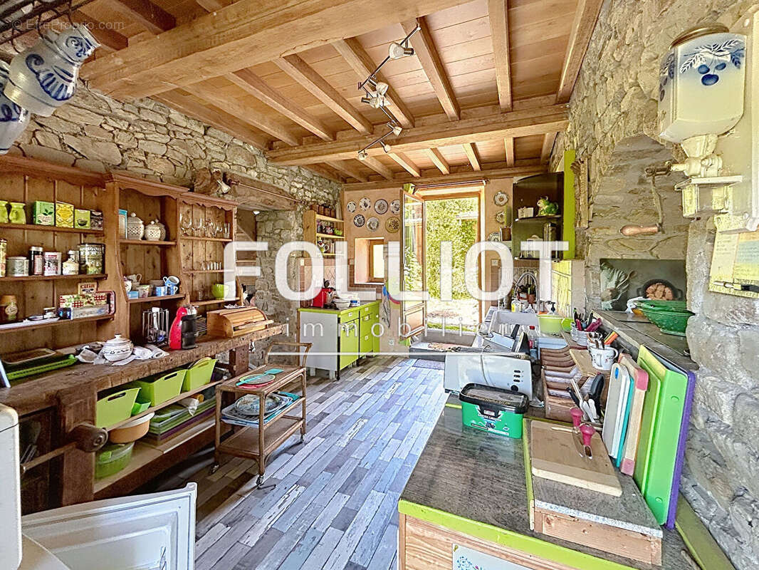 Charmante maison en pierre à vendre à Bacilly - 7 pièces, 110m² - photo 6