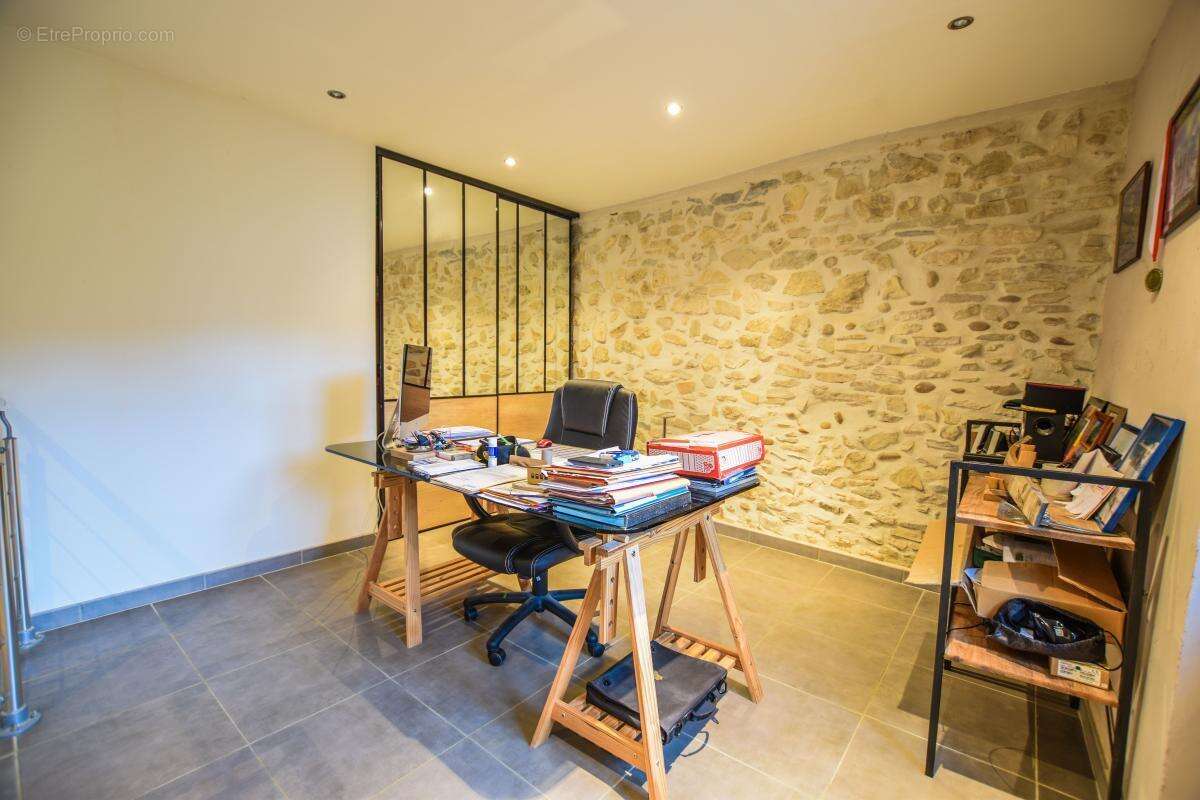 Maison de village en pierre avec cour intimiste à Tavel, en parfait état - photo 8