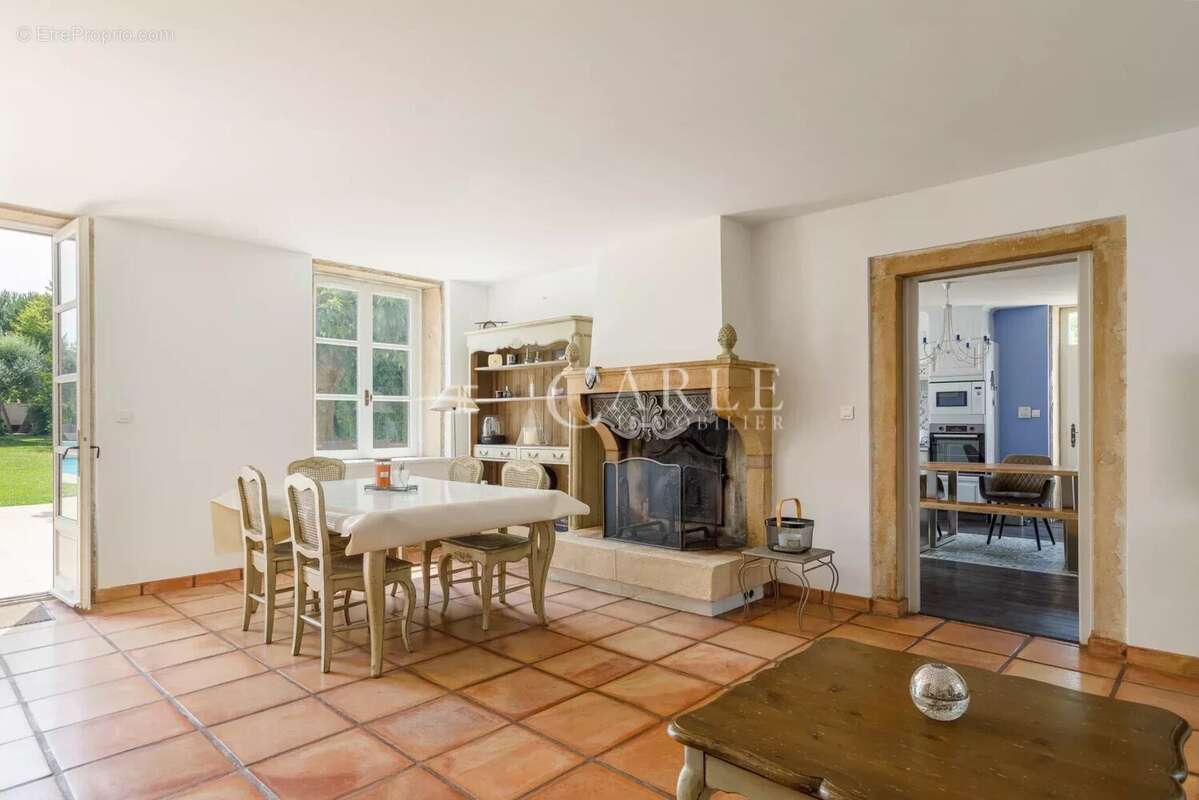 Maison à SAINT-BONNET-DE-MURE