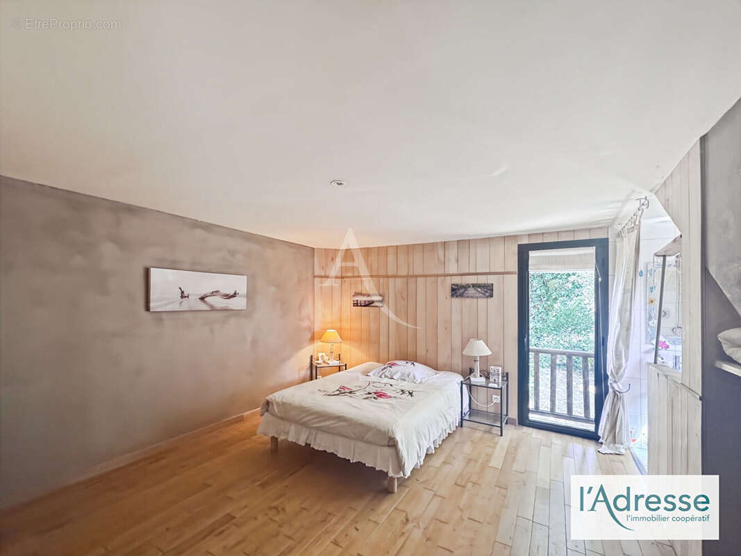 Propriété de caractère avec piscine, espace bien-être et 10 chambres sur 2,5 ha - photo 9