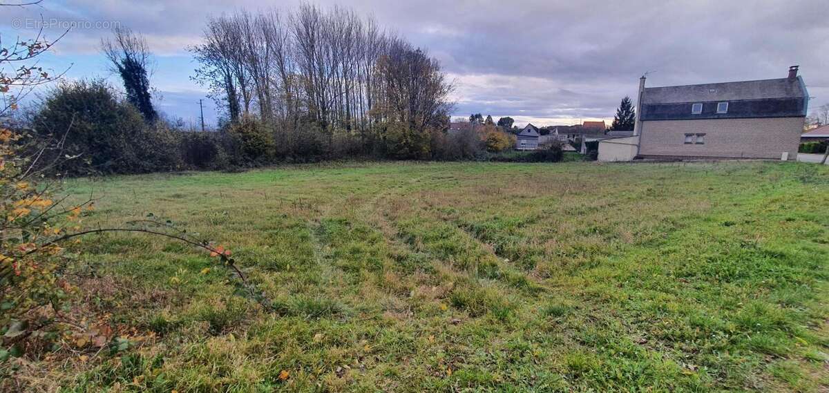 Terrain à ELINCOURT