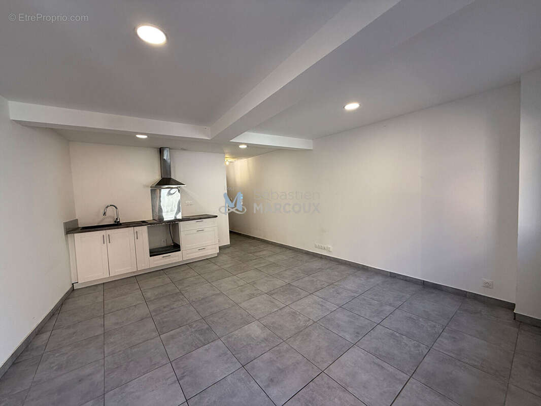 Appartement à SURY-LE-COMTAL