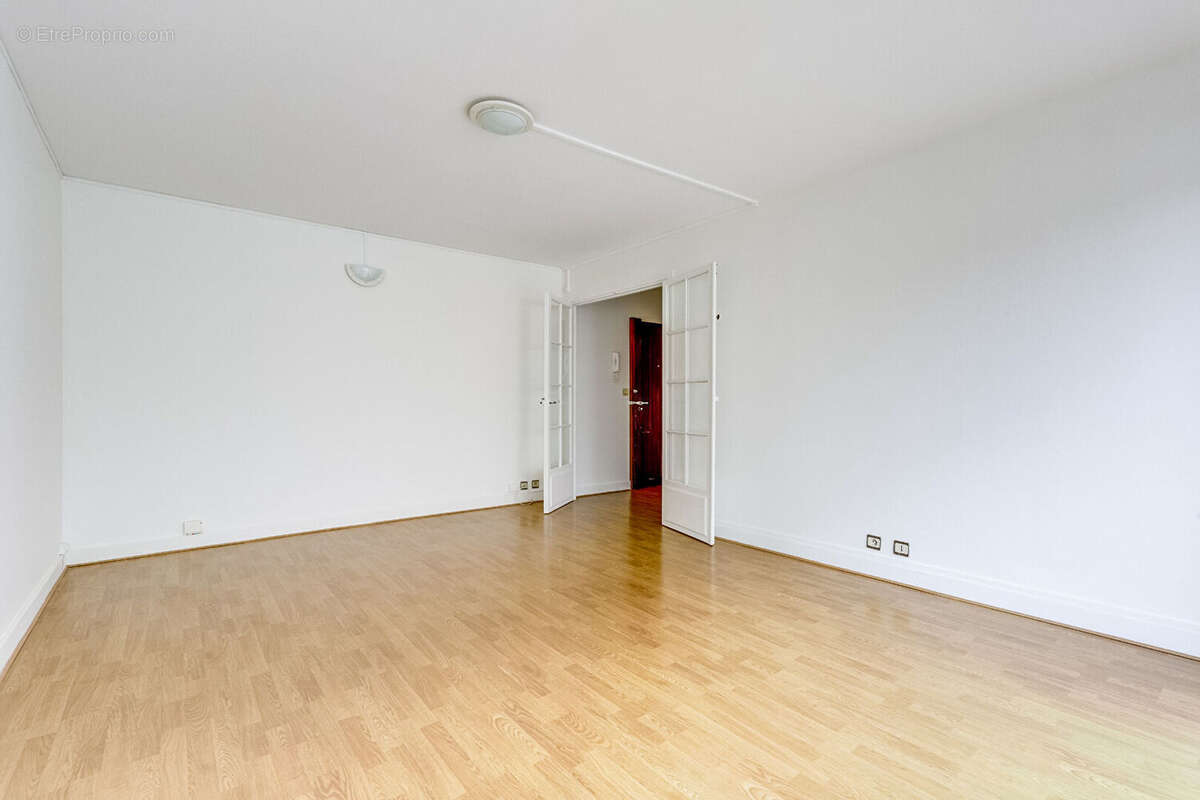Appartement à PARIS-14E