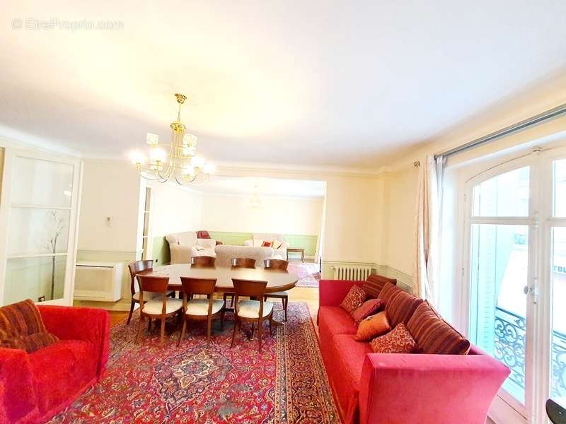 Appartement à PARIS-8E