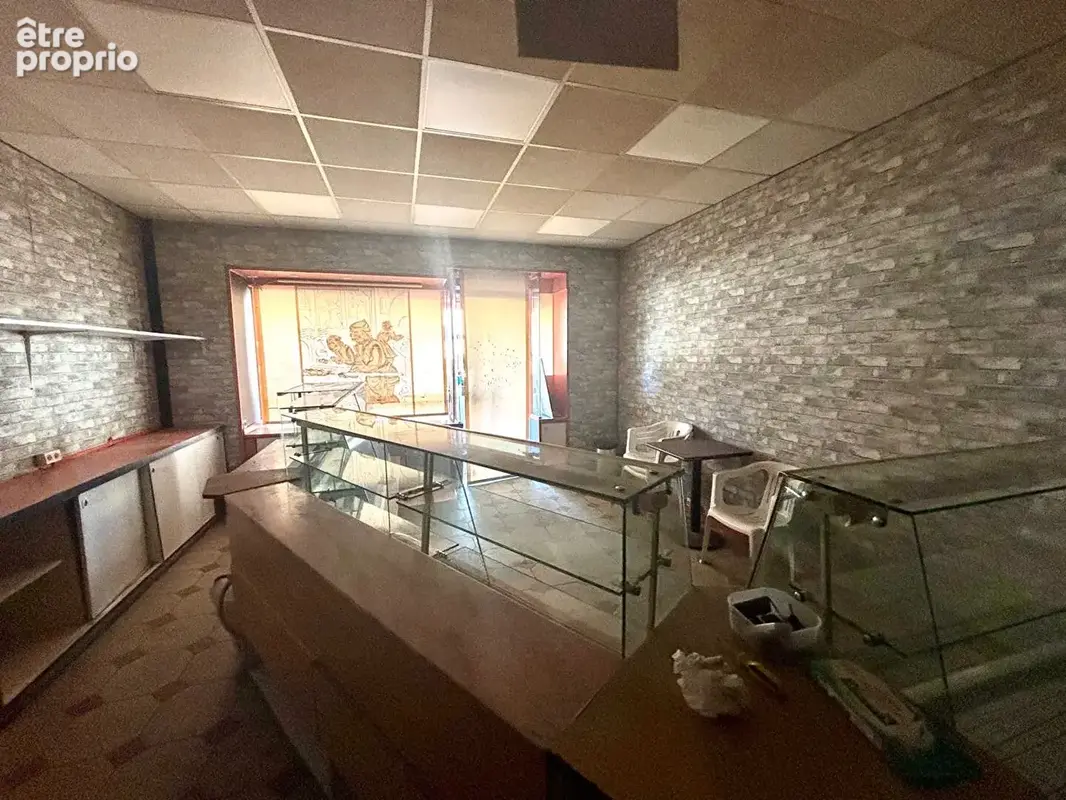 Local commercial de 55m² avec cave de 50m² environ - photo 4