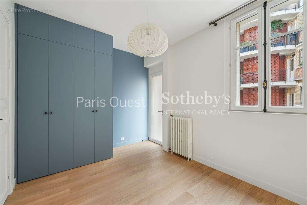 Appartement à PARIS-16E