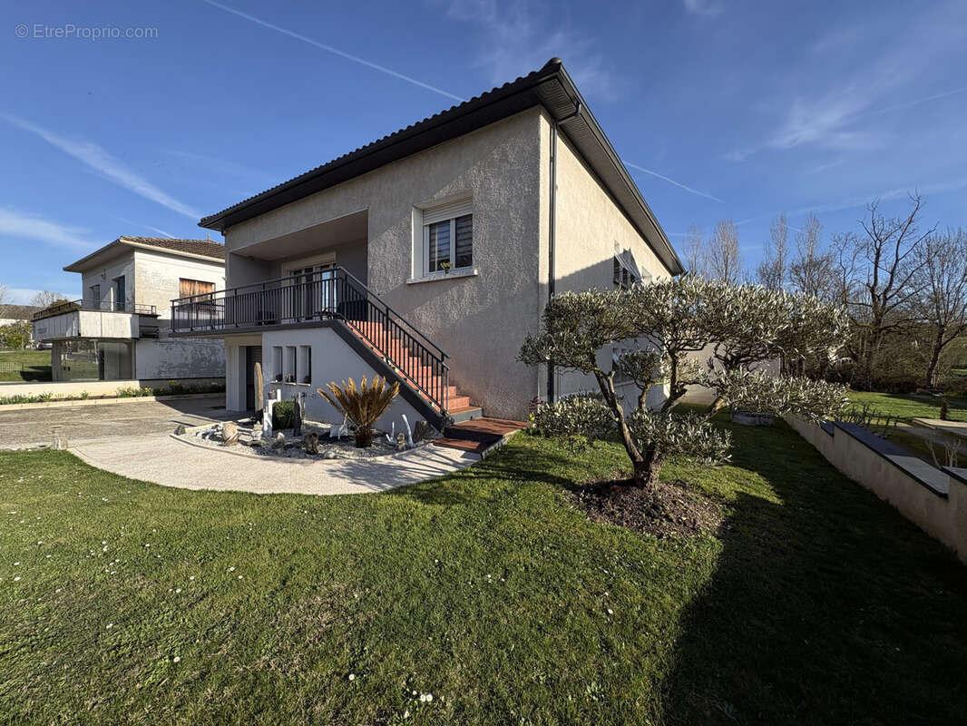 Maison à MONTAIGU-DE-QUERCY