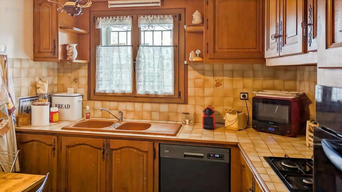 Maison à SAINT-LAURENT-DE-LA-SALANQUE