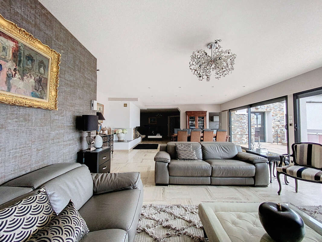 Maison à DONVILLE-LES-BAINS