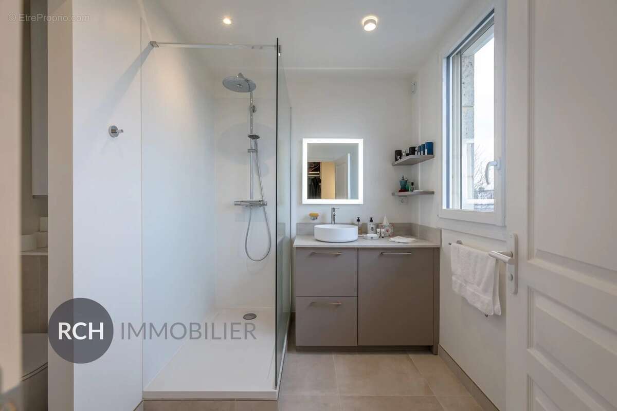 Appartement à NEAUPHLE-LE-CHATEAU