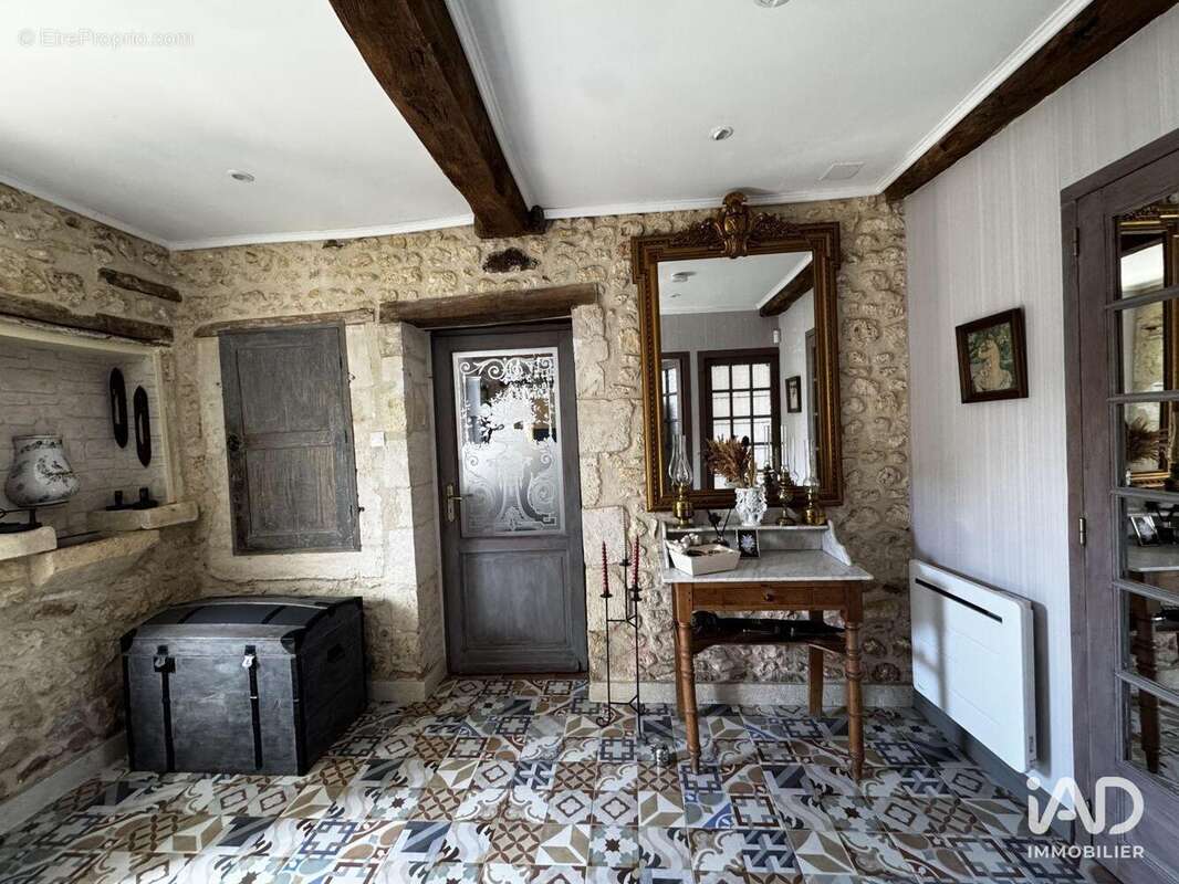 Maison 172 m² à Saint-Bonnet-Sur-Gironde  - photo 9