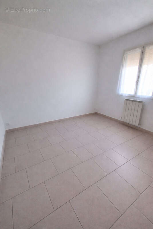 Maison à ENTRAIGUES-SUR-LA-SORGUE