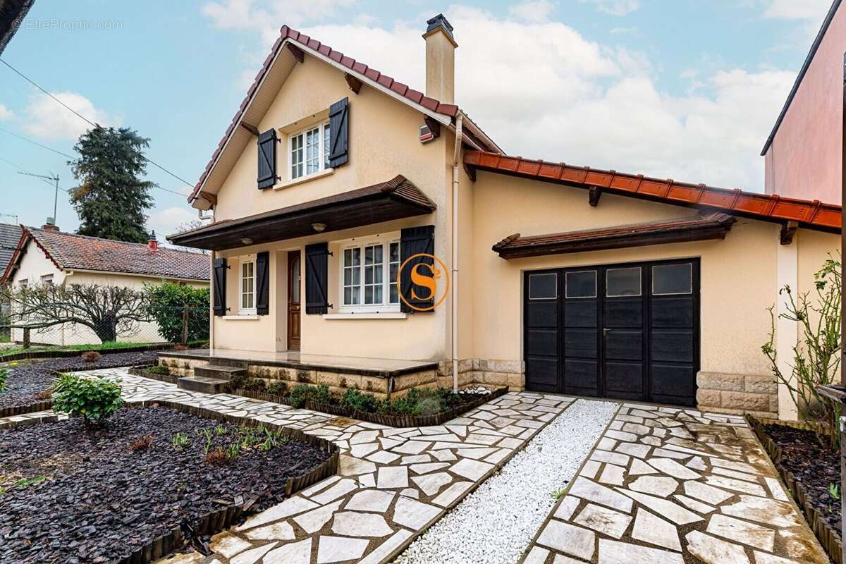 Maison à LOUVRES