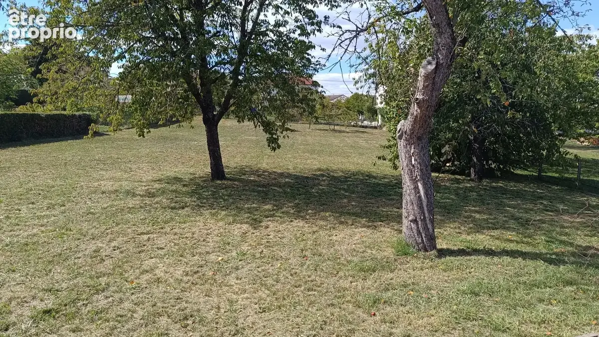 Photo Terrain à Cusset au prix de 68 000€