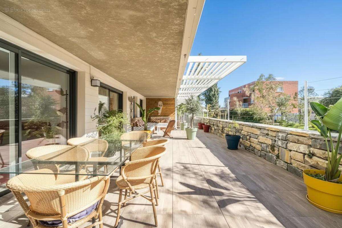 Appartement à LATTES