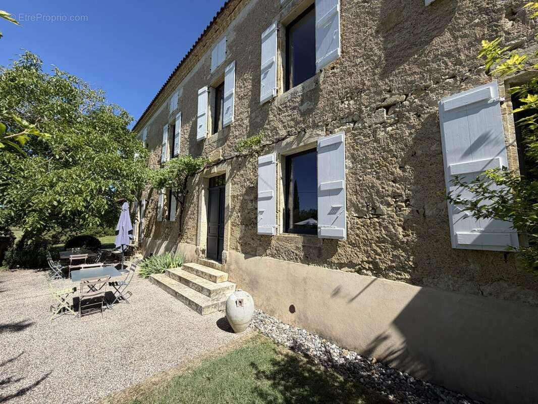 Maison à VIC-FEZENSAC