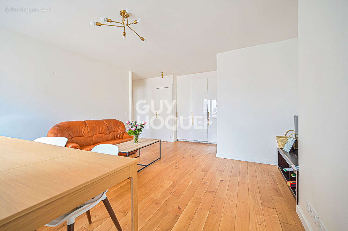 Appartement à CHARENTON-LE-PONT