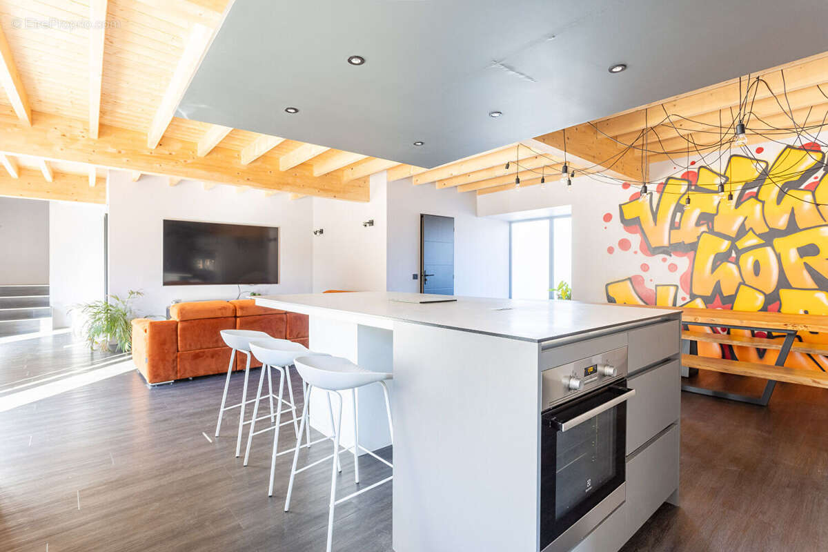 Maison à VIC-LE-COMTE