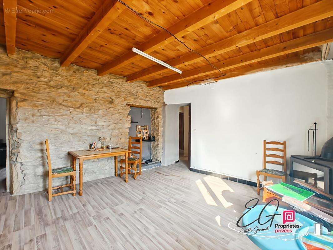 Maison de caractère traversante avec terrasse, atelier et vaste garage - photo 6
