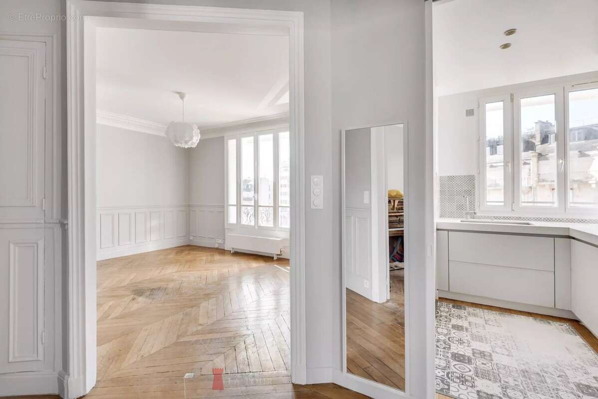 Appartement à PARIS-16E