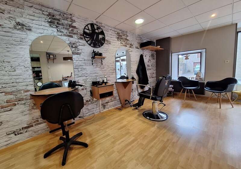 Commerce à AMBRIERES-LES-VALLEES