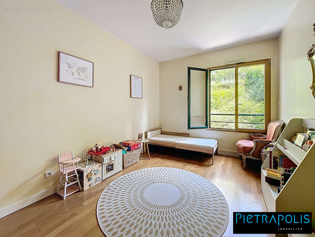 Appartement à CHARBONNIERES-LES-BAINS