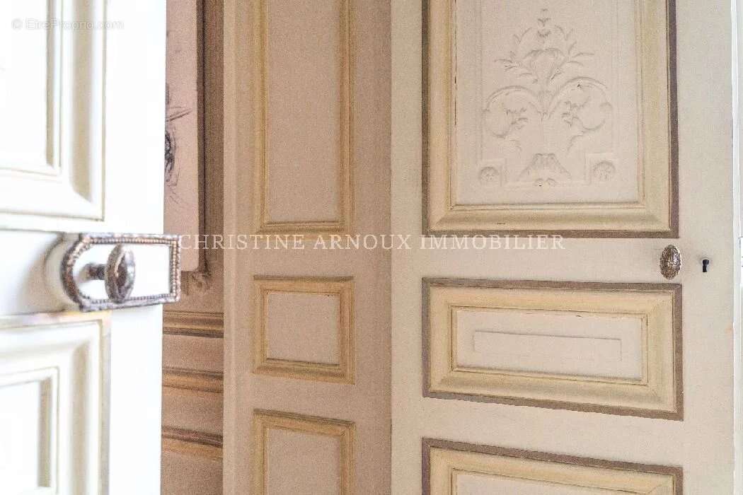 Appartement à PARIS-8E