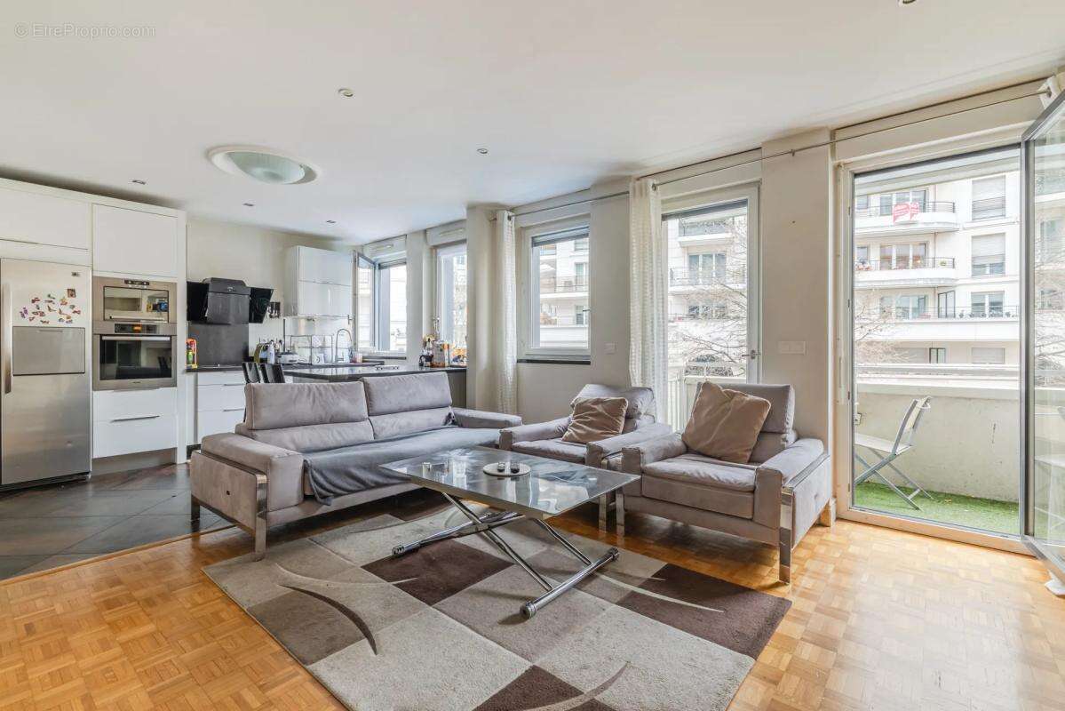 Appartement à COURBEVOIE