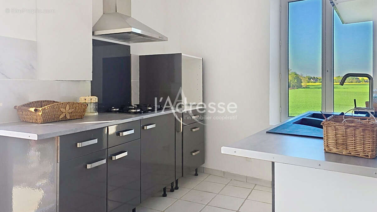 Maison à JOUY-LE-CHATEL