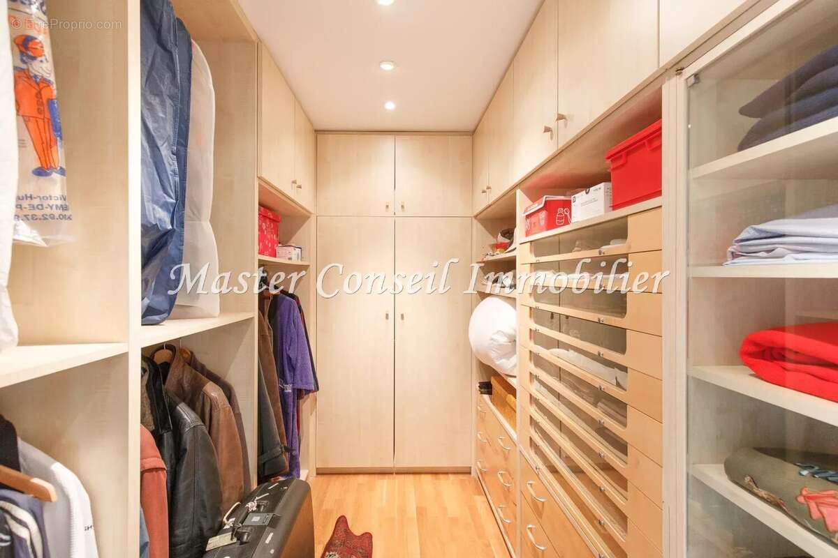 Croisette et rue d'antibes  à pied -  dernier etage 4p 140m² + 43m² ter. - photo 9