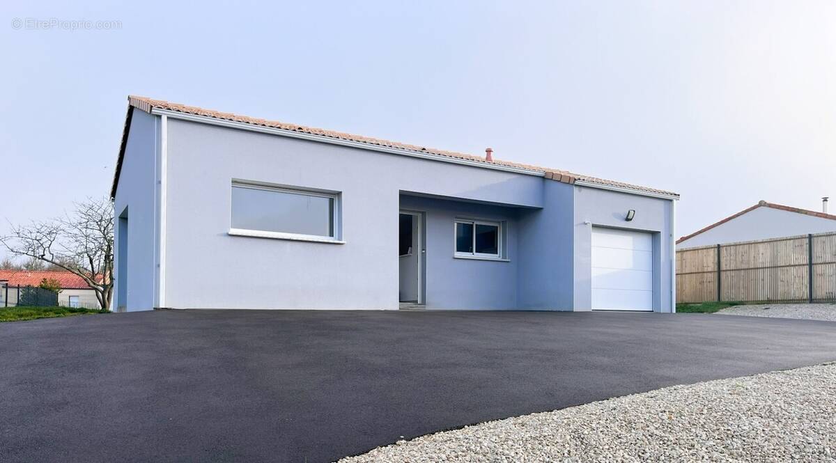 Maison à SAINTE-FLAIVE-DES-LOUPS