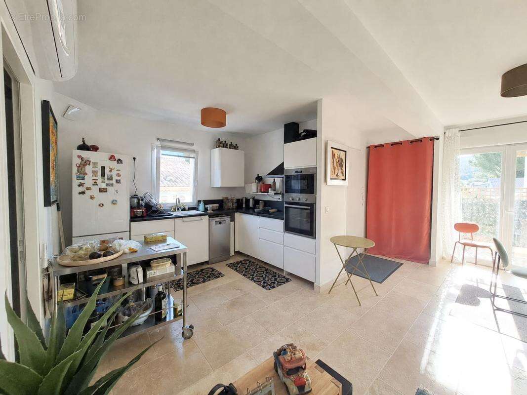 Appartement à EYGUIERES