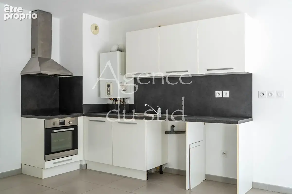 Appartement La Ciotat 3 pièces 63 m2 avec stationnement et terrasse. - photo 4