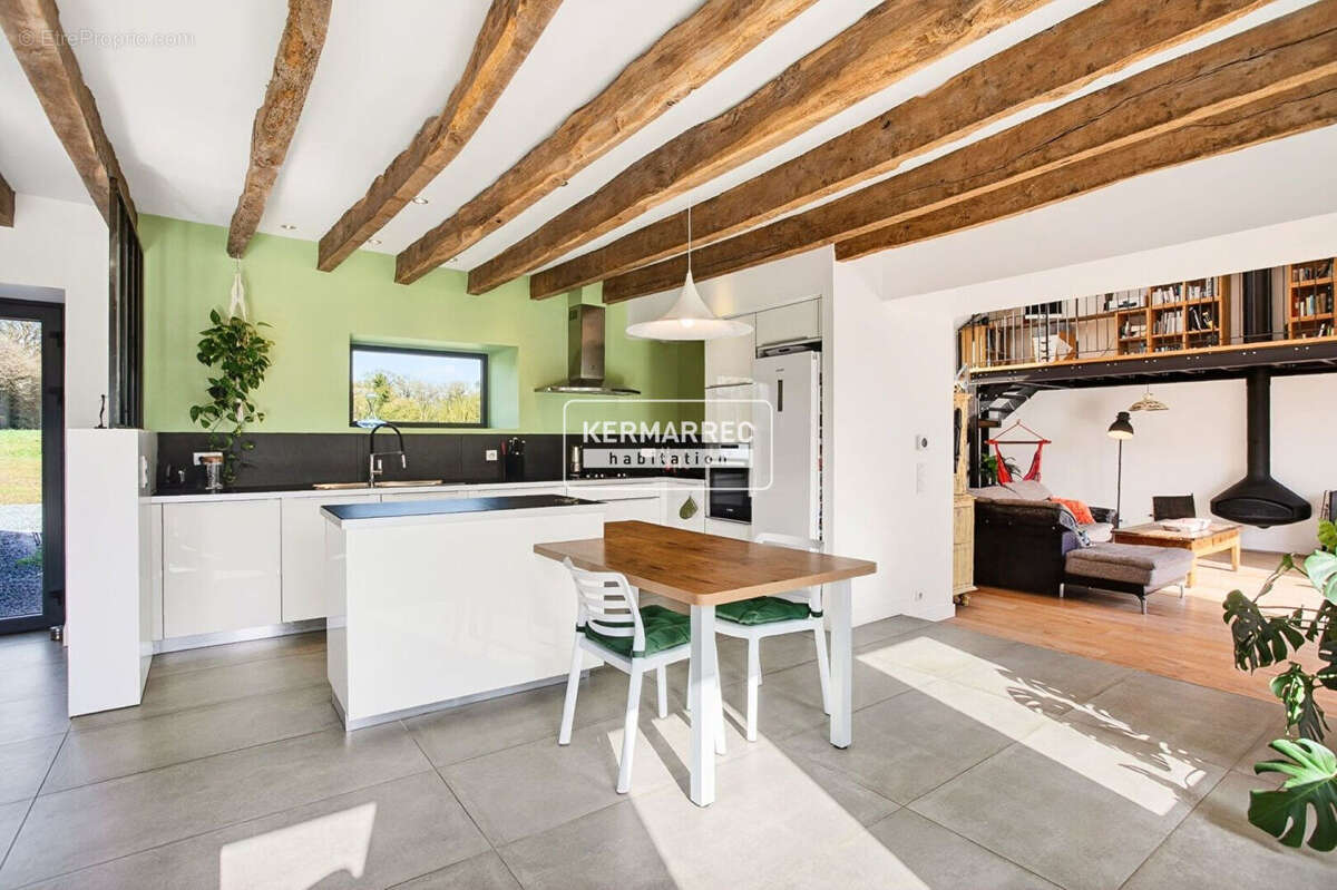 Maison à LA CHAPELLE-DES-FOUGERETZ