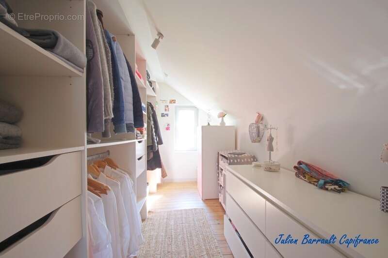 Maison familiale de 148m² avec 5 chambres entièrement rénovée en 2021 sur un terrain clos de 438m² - photo 14