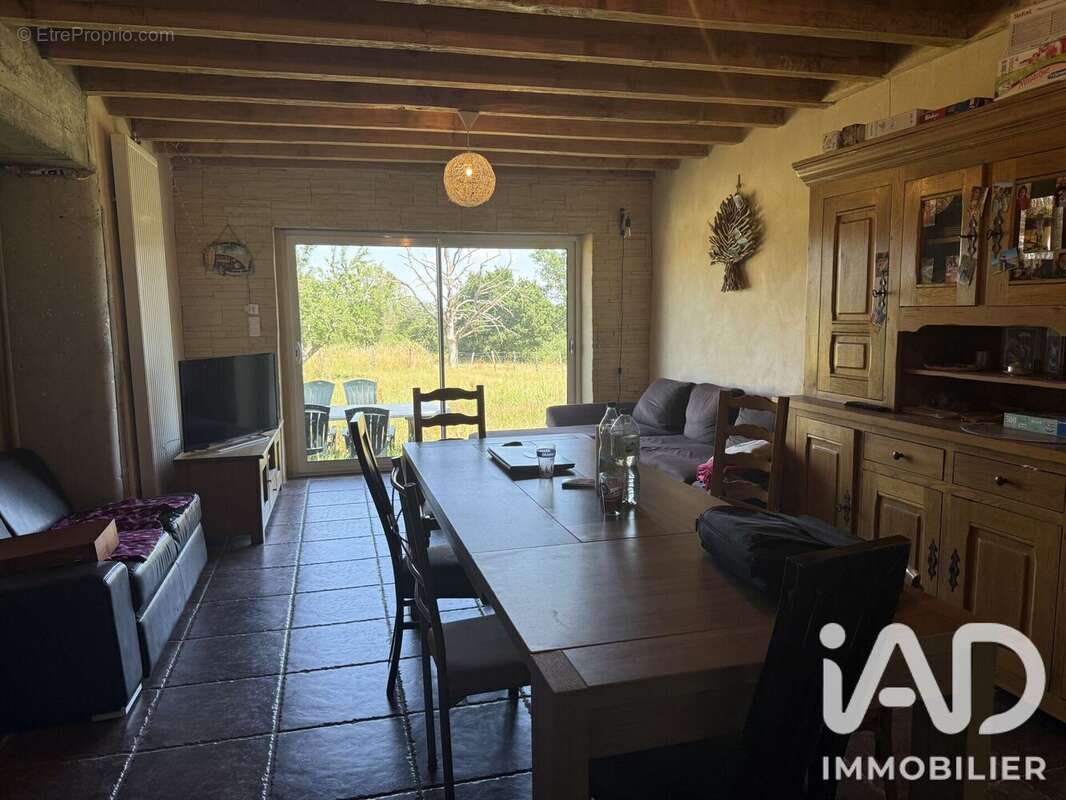 Photo 2 - Maison à SAINT-REMY-EN-ROLLAT