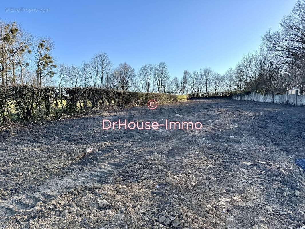 Terrain à FRASNOY