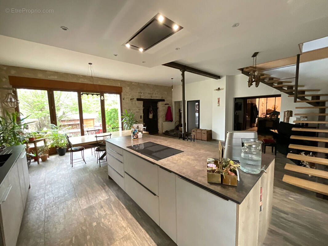 Maison à MAURECOURT