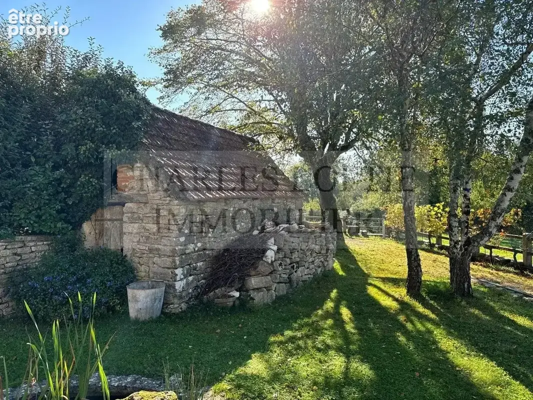 Belle maison en pierre avec piscine, au calme, sur un terrain de 1 800 m² - photo 17