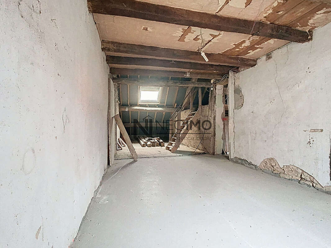 Maison à ROUVRES-LA-CHETIVE