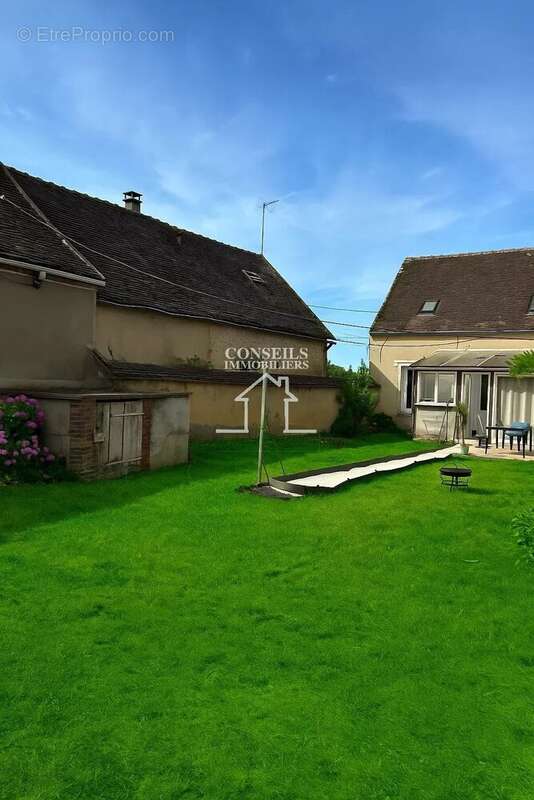 Maison à VILLENEUVE-SUR-YONNE